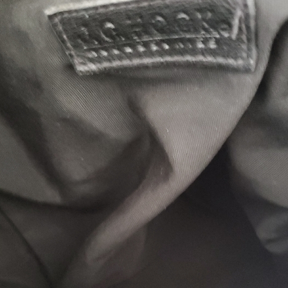 J.G Hook Vtg Black Crossbody Bag with Adjustable Strap and Flap Closure - Picture 14 of 16